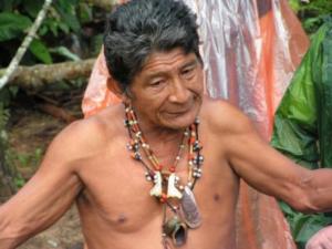 Medizinmann am Rio Negro/Brasilien (Foto: pixelio/Kunstzirkus)